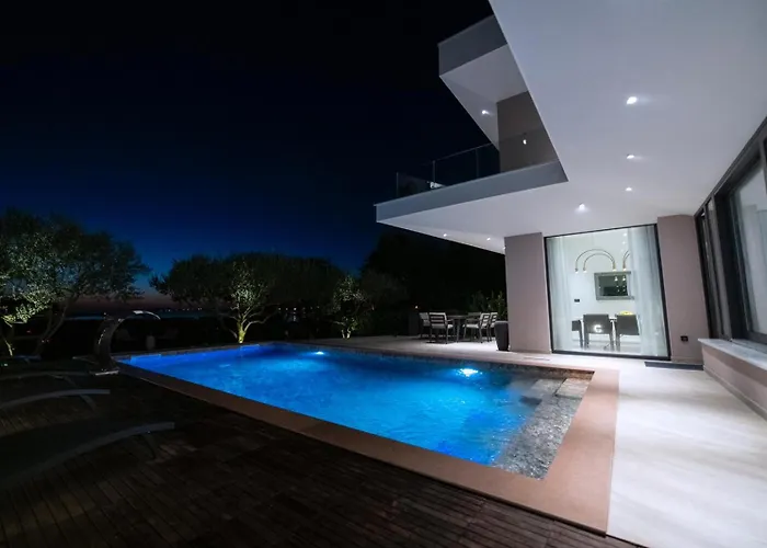 Beachfront Bella וילה