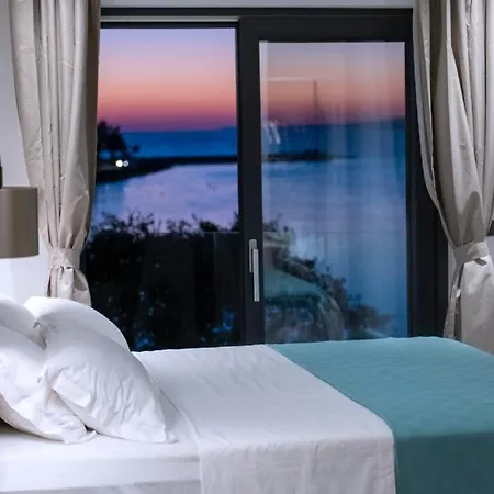 Beachfront Bella וילה