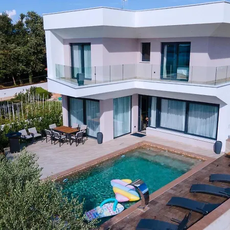 Beachfront Bella וילה *