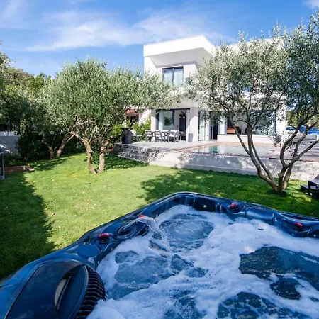 Beachfront Bella וילה