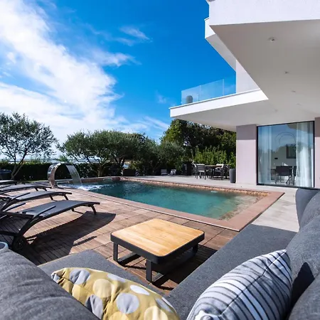 Beachfront Bella