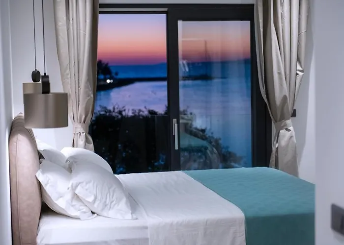 Beachfront Bella Villa