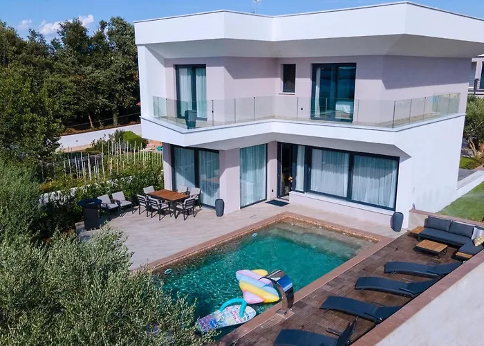 Beachfront Bella Вилла *